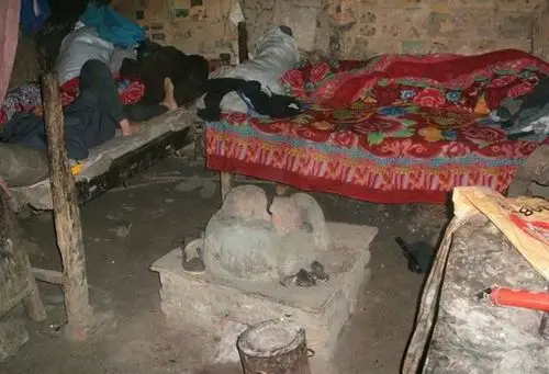 中国贫穷山区的孩子生活竟是这样,看完整个人都不好了