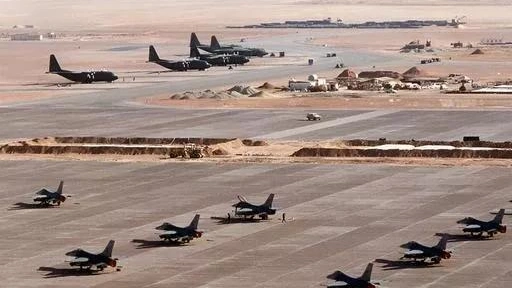 这弹丸小国,国土三分之一是美国军事基地,最高峰驻扎13万美军