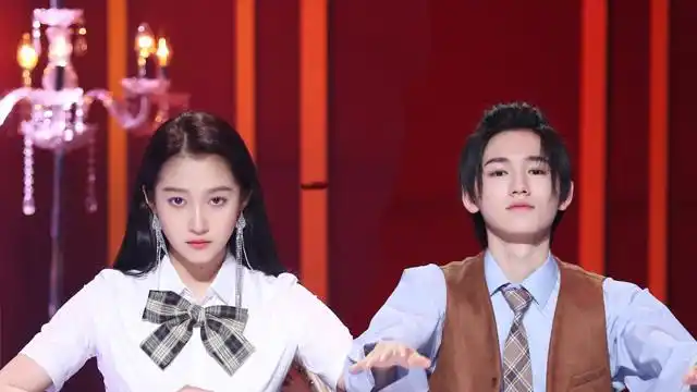 关晓彤宋亚轩双人舞《敏感》,亲密互动好甜!