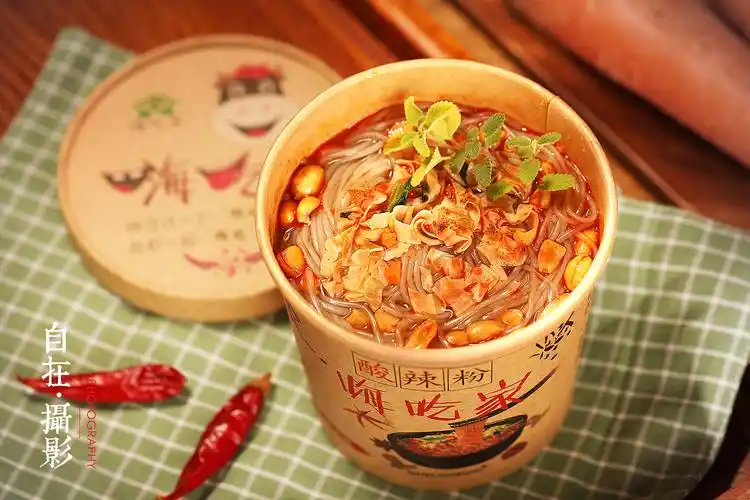 酸辣粉 嗨吃家 碗装粉丝速食产品 产品摄影 美食