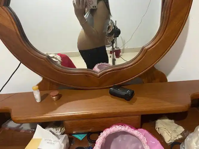 怀孕七个月的肚子