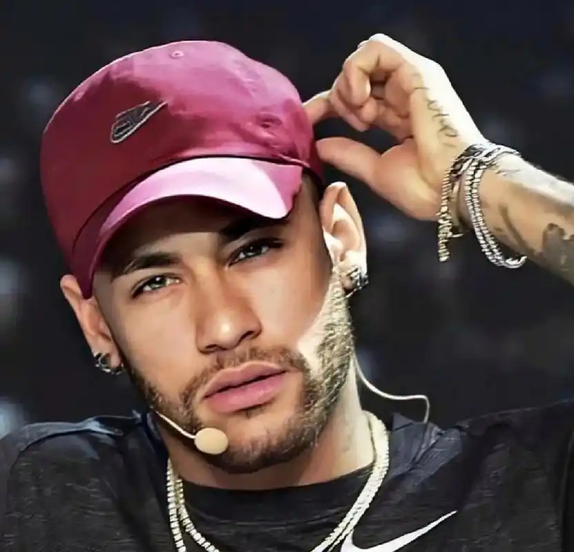 内马尔超帅头像～ 看到马儿的笑,就莫名的开心,烦恼抛掉,太治愈