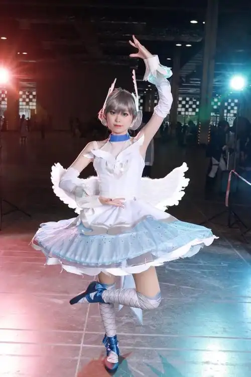 cos鉴赏——小乔白天鹅_腾讯新闻