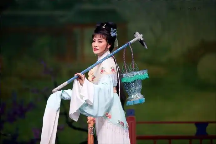 越剧《红楼梦 葬花》 - 蓝色香水 的日志 - 网易博客