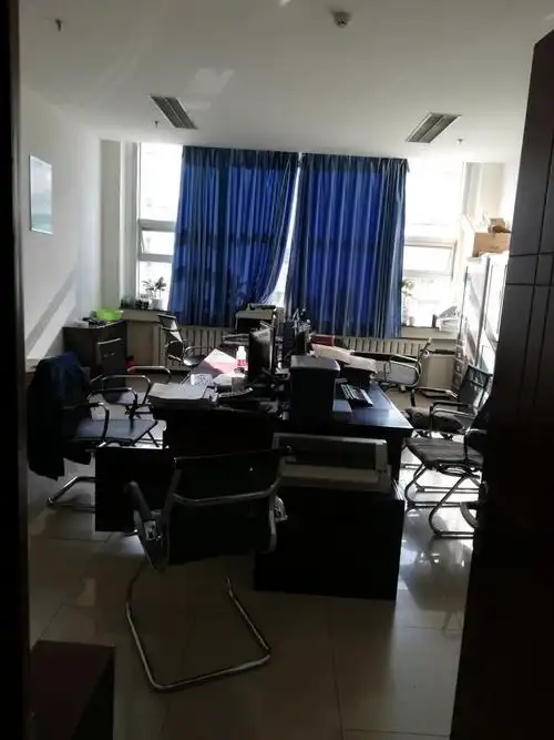 在市区里面,交通便利,食堂管饭,我在 em>综合 /em>办公室工作过,做 em