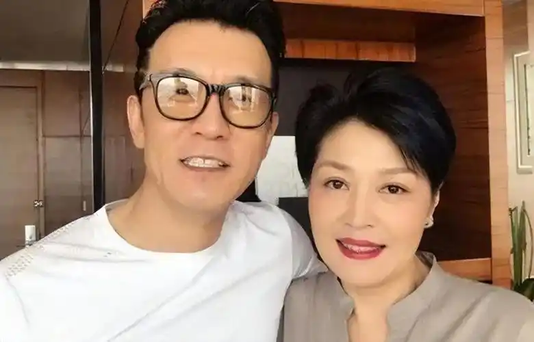 回顾央视主持人王冠离开央视5年今自由独立39岁依旧单身