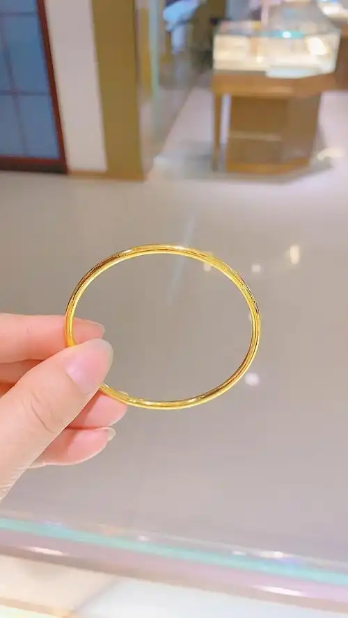 10克的黄金素圈手镯,好看又不贵-度小视