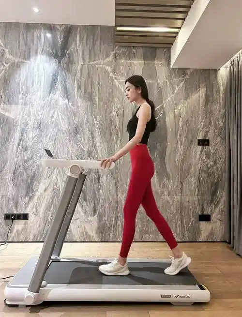 古力娜扎健身紧身瑜伽裤身材凹凸有致