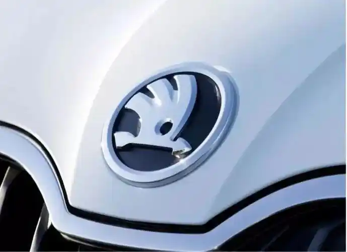 难在车流中发现斯柯达那独特的银色羽毛箭头车标——以军工产业的底子