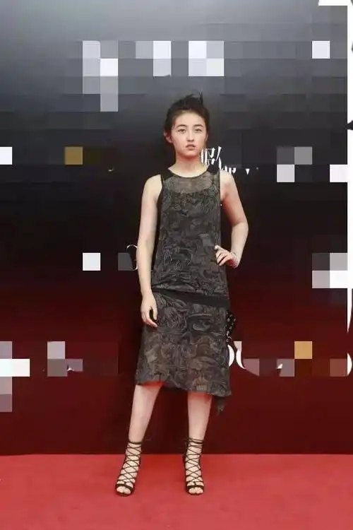 斜方肌超级发达的10个女明星她练芭蕾也脱衣显壮穿衣显胖