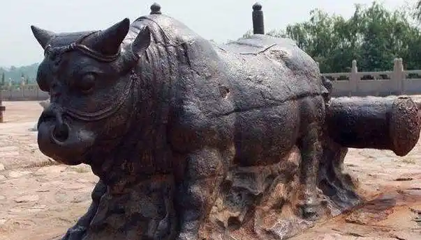 整整一千两百年了,镇河铁牛终于再次出现在人们的面前.
