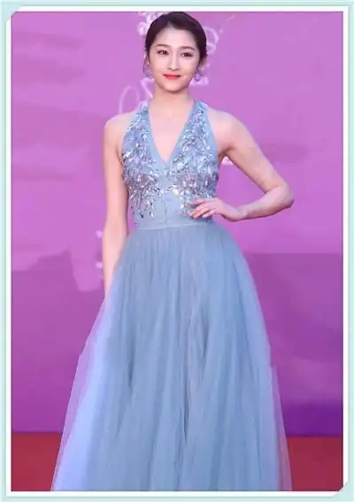 但看到她手臂上的淤青我呆了,鹿晗好重口