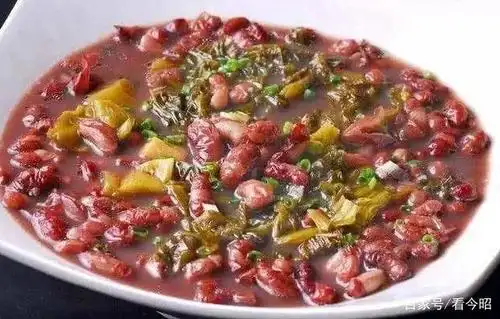 昭通美食之酸菜红豆汤