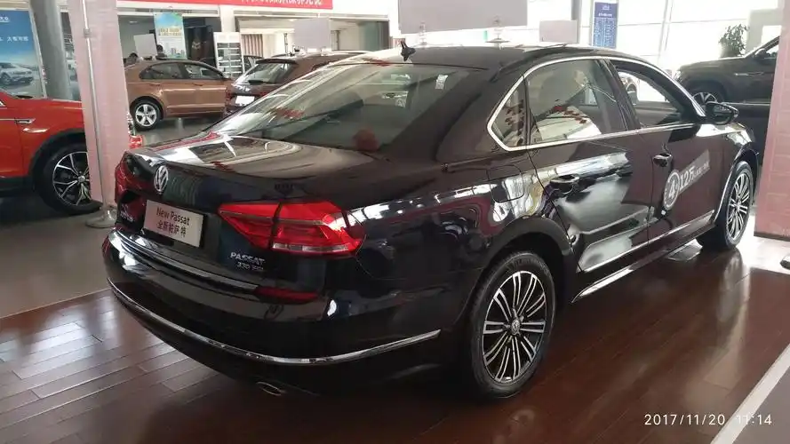大众帕萨特2018款报价18t优惠政采版春季降价