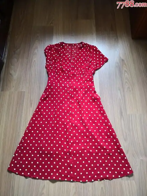 老式女裙子一条