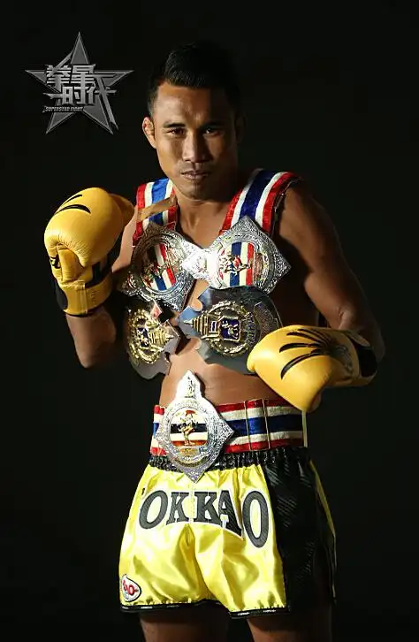 一龙金钟罩无敌最硬泰拳王欲检验攻击力超播求