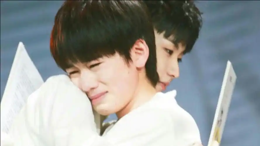 tnt时代少年团落泪的模样宋亚轩笑着哭最让人心疼