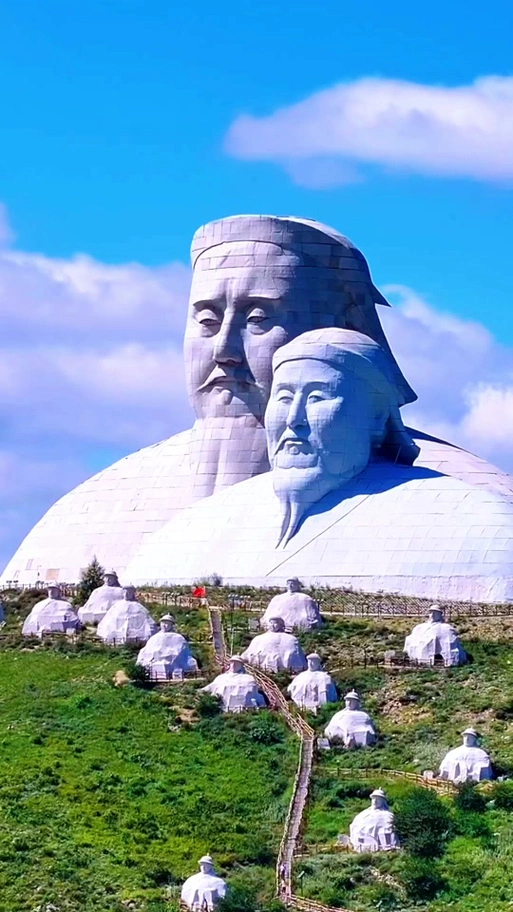 成吉思汗忽必烈雕像