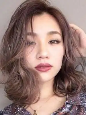 微卷烫短发发型图片女最新款式时髦又显脸小