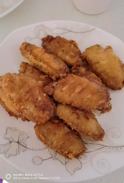 【蒜香炸鸡翅的做法步骤图,蒜香炸鸡翅怎么做好吃】乐怡宝儿_下厨房