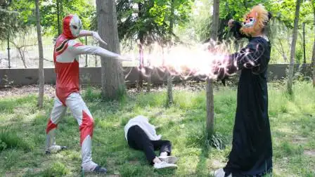 奥特曼真人版:邪恶怪兽出世,附身人类身体伤害奥特曼,情况不妙-动漫