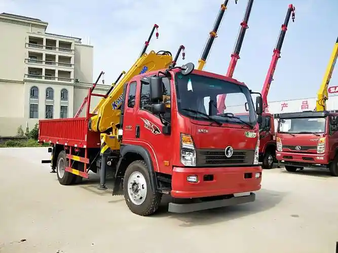 重汽王牌徐工4吨折臂随车吊