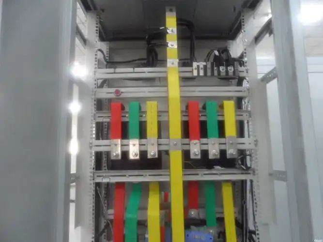 配电柜内部铜排图片 欢迎拍砖!