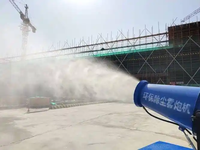 环绕式喷淋 雾炮机"开炮"--筑牢建筑工地"防尘墙"