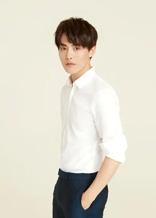 白衬衫少年马天宇马天宇侧颜杀马天宇回首仍是少年模样马天宇生日大片