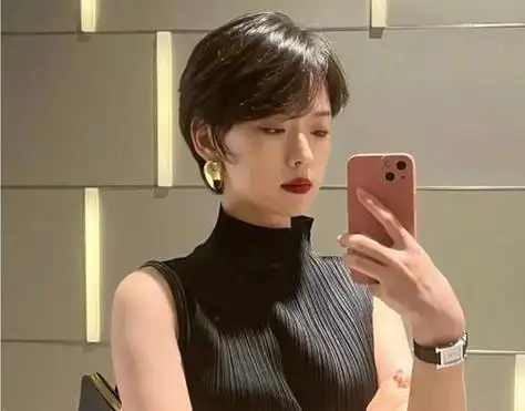 女性40岁以后,尽量剪短发,这三款短发,能提升气质和减龄效果
