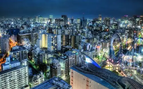 日本夜晚的城市房子建筑灯光交通