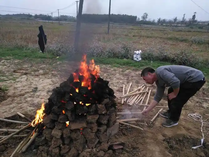 开平赤坎特色土窑烤鸡