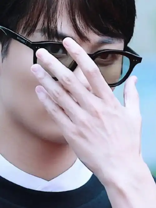 他的手真的好好看啊 我好喜欢@林彦俊##小橘林彦俊