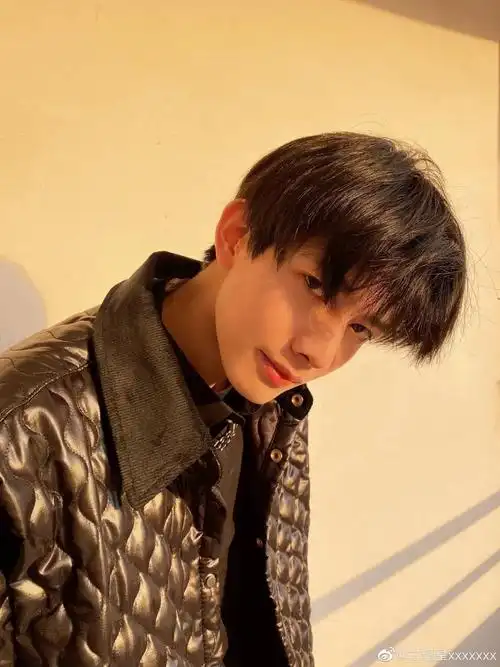 做个会自拍的男生,其实也没那么难!__财经头条