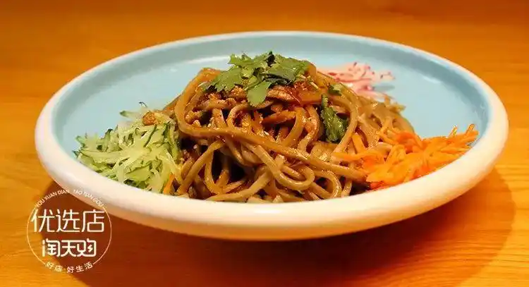 丝 一撮香菜来客必点的口碑菜套餐内菜二:四色捞汁莜面这个还没咽下去