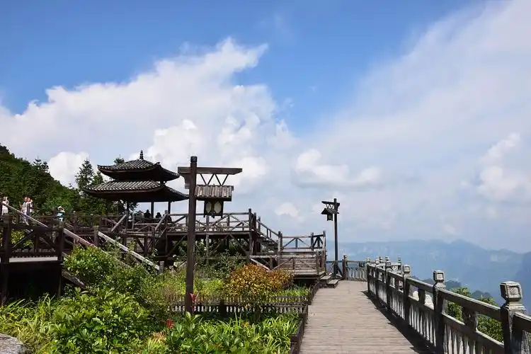 湖北恩施七星寨地缝