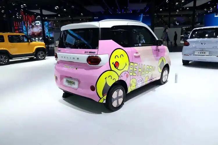 续航提升带快充第三代五菱宏光miniev马卡龙亮相