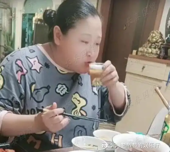 她曾是本山传媒第一美女,当红时被开除,如今与昔日判若两人|演员|范伟