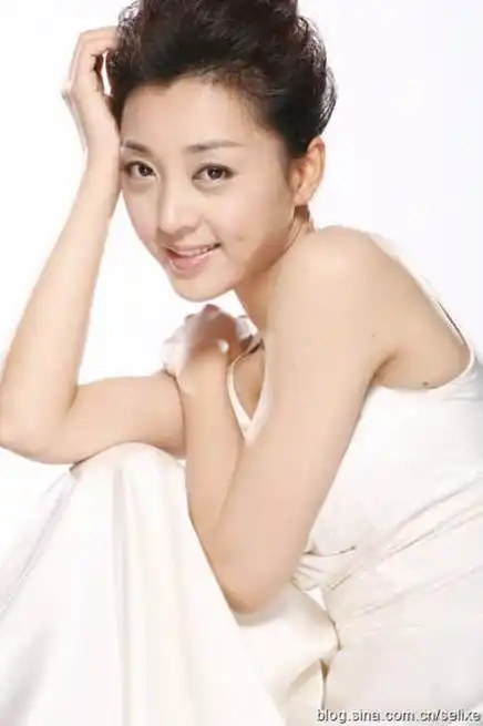 姜鸿为什么脸是歪的?姜鸿和黄小蕾很像的对