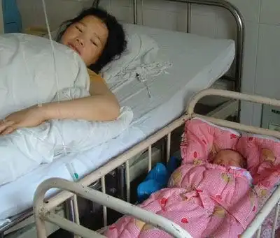 福建一难产孕妇亲自操菜刀剖腹产出男婴(图)