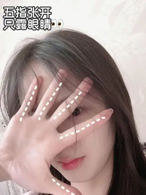 适合女生拍照秘籍挡脸自拍8个拍照手势比起来显脸小又好看