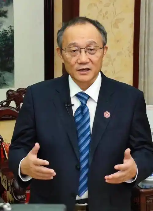 人物名片2021年9月27日,华西医院麻醉手术中心刘进教授从成果转化个人