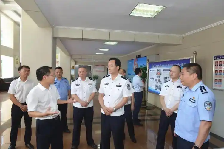 胡满松深入萍乡公安专题调研