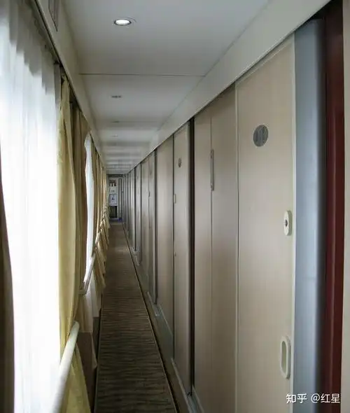 女生一个人坐 15 个小时的火车,应该选择硬卧还是软卧? - 知乎