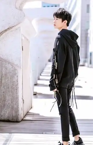 7位男明星的侧颜照:王俊凯张艺兴朱正廷,谁的侧颜征服了你?