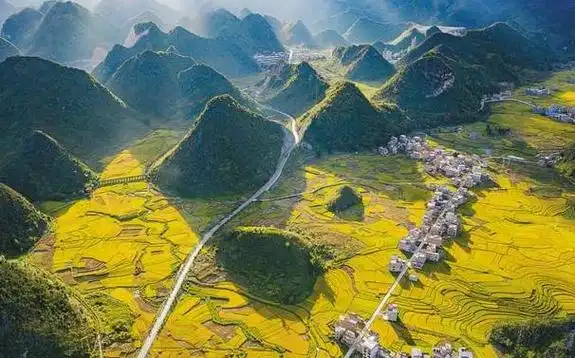 广南县是云南省文山壮族苗族自治州下辖的一个县,位于云南省东南部,是