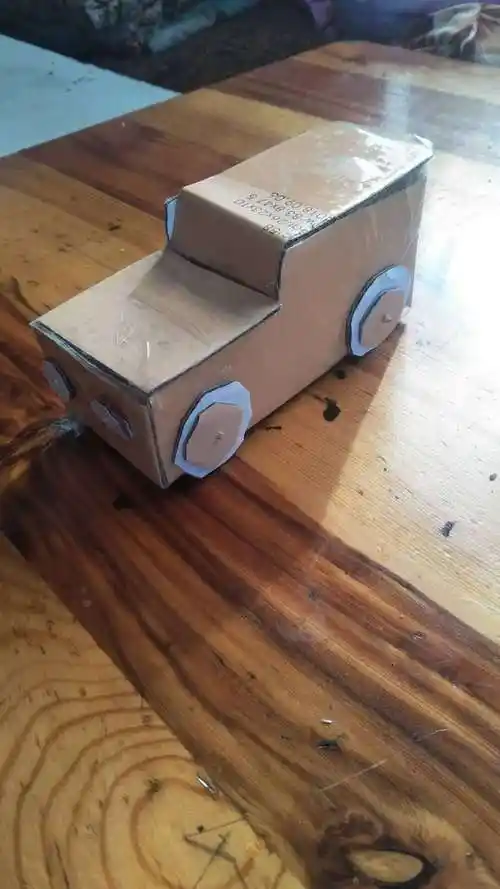 玉树市巴塘乡中心幼儿园停课不停学(科学小实验,制作纸盒小气车活动