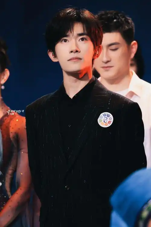 易烊千玺电影小小的我##易烊千玺不辞星海舞台