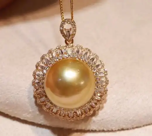 巨无霸天然南洋珍珠吊坠18k金钻石豪华镶嵌珠子正圆强光微瑕上身效果