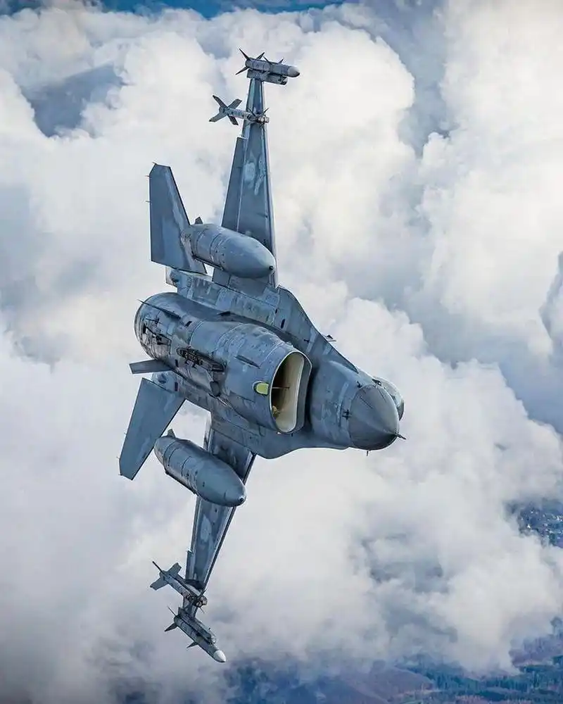 从另一个角度看f16战斗机